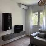 Apartman Elegant Near The Center And Stadium Tirana