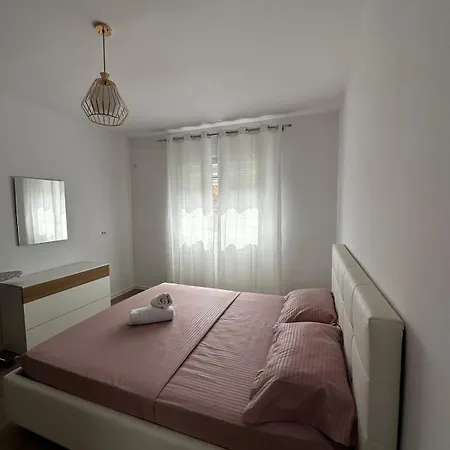 Elegant Near The Center And Stadium Appartement Tirana
