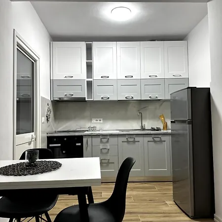 Elegant Near The Center And Stadium شقة